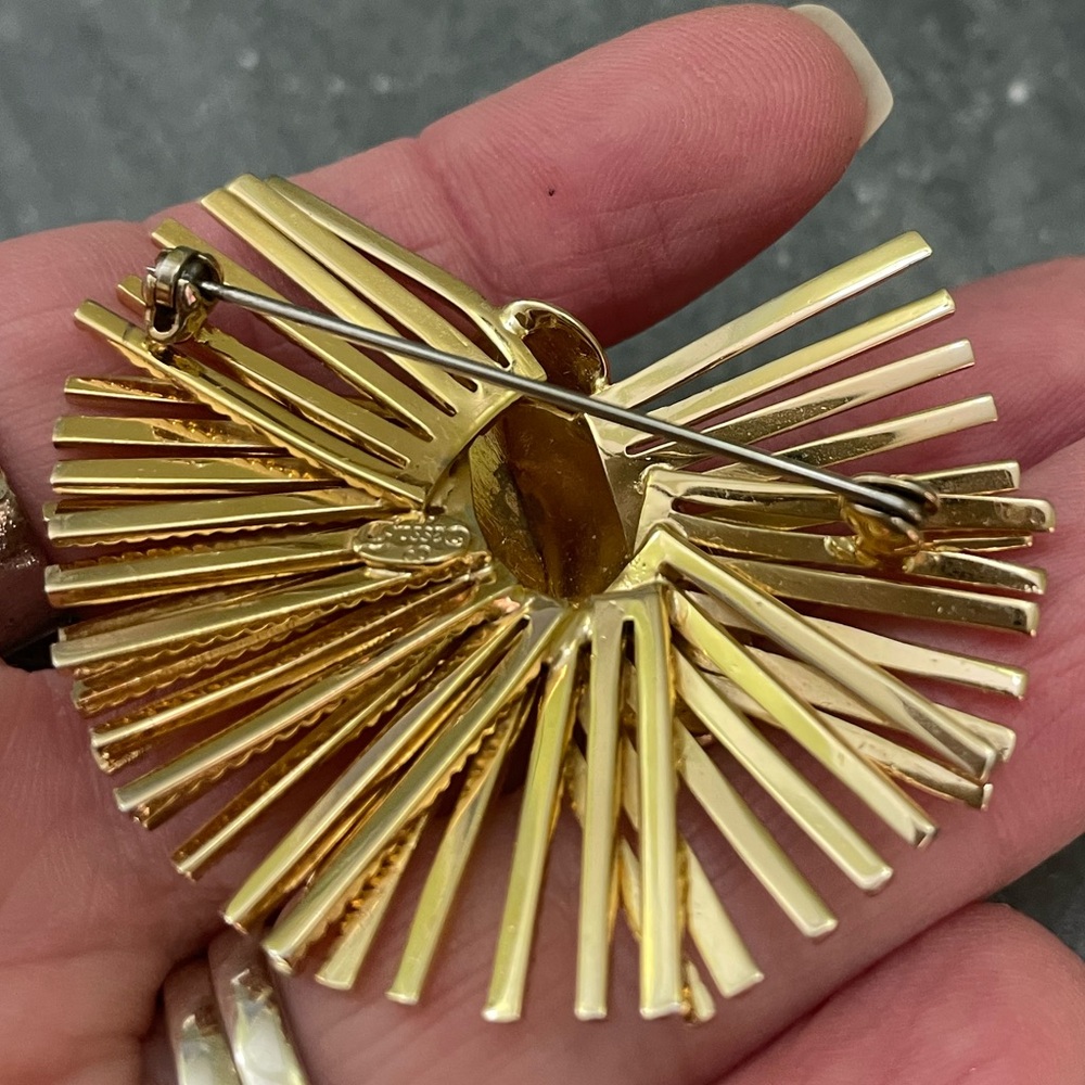 Vintage Christian Dior Grosse Radiant Gold Brooch - Picture 7 of 10